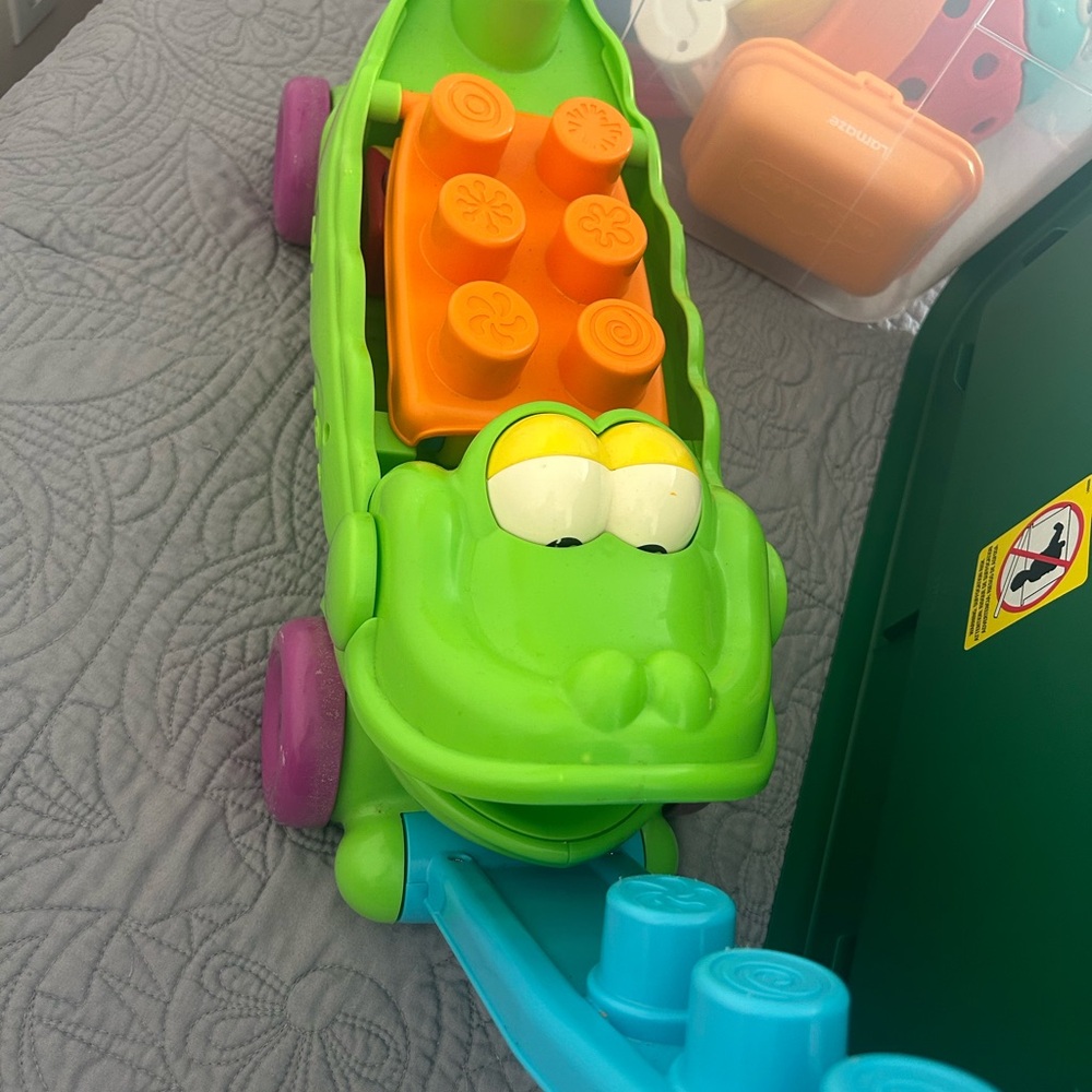 Fisher-Price Stack 'n Surprise Blocks Musical Crocodile Wagon Storage Ride-on